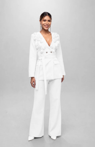 Conjunto Elegante de Blazer Cruzado con Apliques Florales 3D y Pantalón de Bota Ancha - Blanco