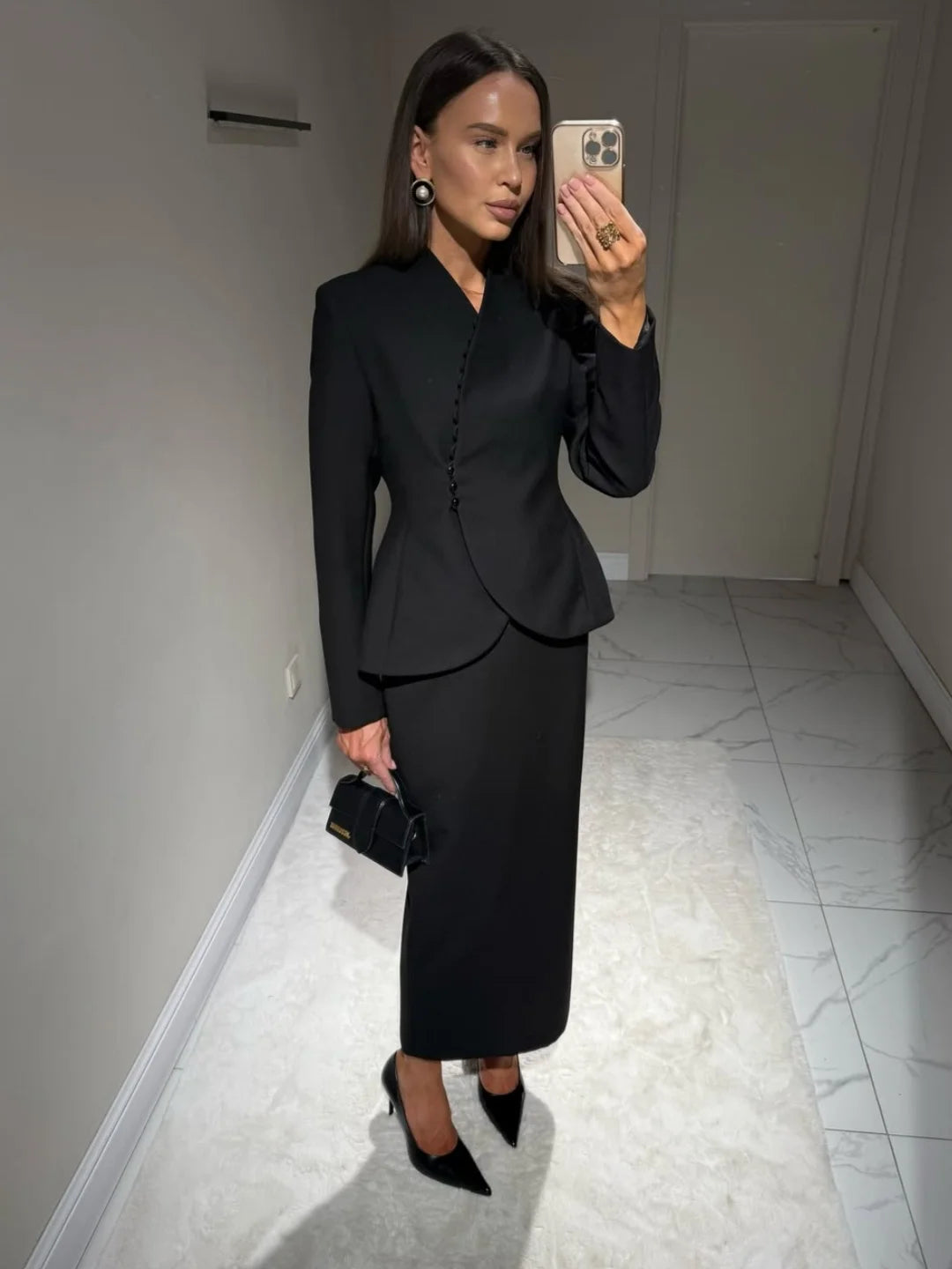 Conjunto Elegante de Dos Piezas con Chaqueta Peplum y Falda Midi | Alurea