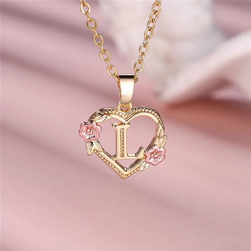 Collar Inicial Corazón Floral – Cadena Personalizada de Oro con Detalle de Flores