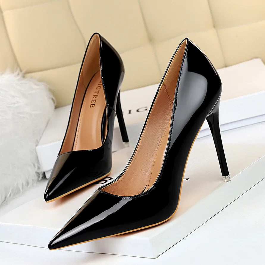 Zapatos de Salón Clásicos de Tacón Alto y Punta Fina — Alurea