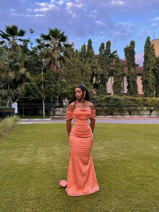 Vestido Largo Elegante de Corte Sirena con Escote Hombros Caídos y Drapeado