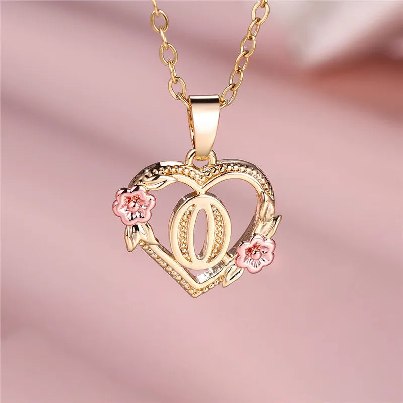 Collar Inicial Corazón Floral – Cadena Personalizada de Oro con Detalle de Flores