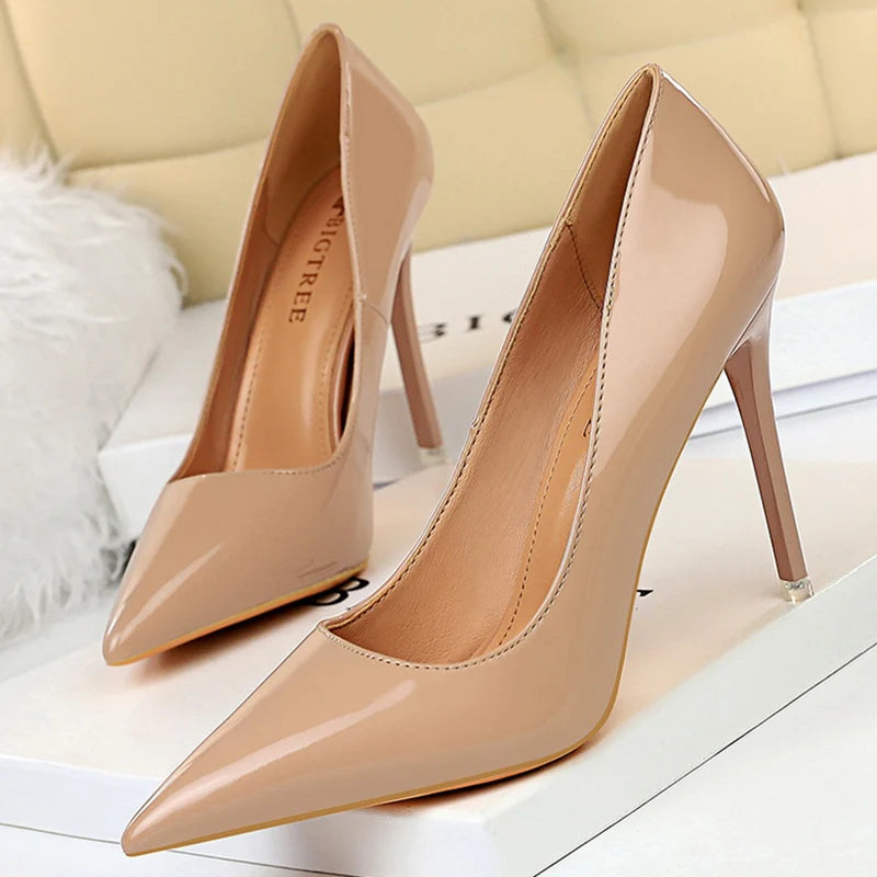 Zapatos de Salón Clásicos de Tacón Alto y Punta Fina — Alurea