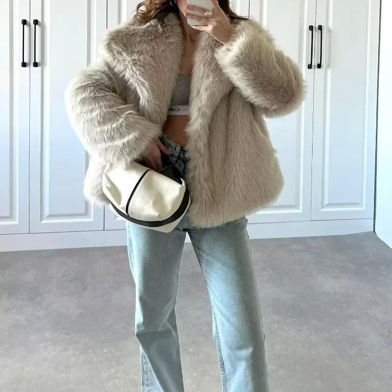 Chaqueta Corta de Pelo Sintético con Solapa Ancha