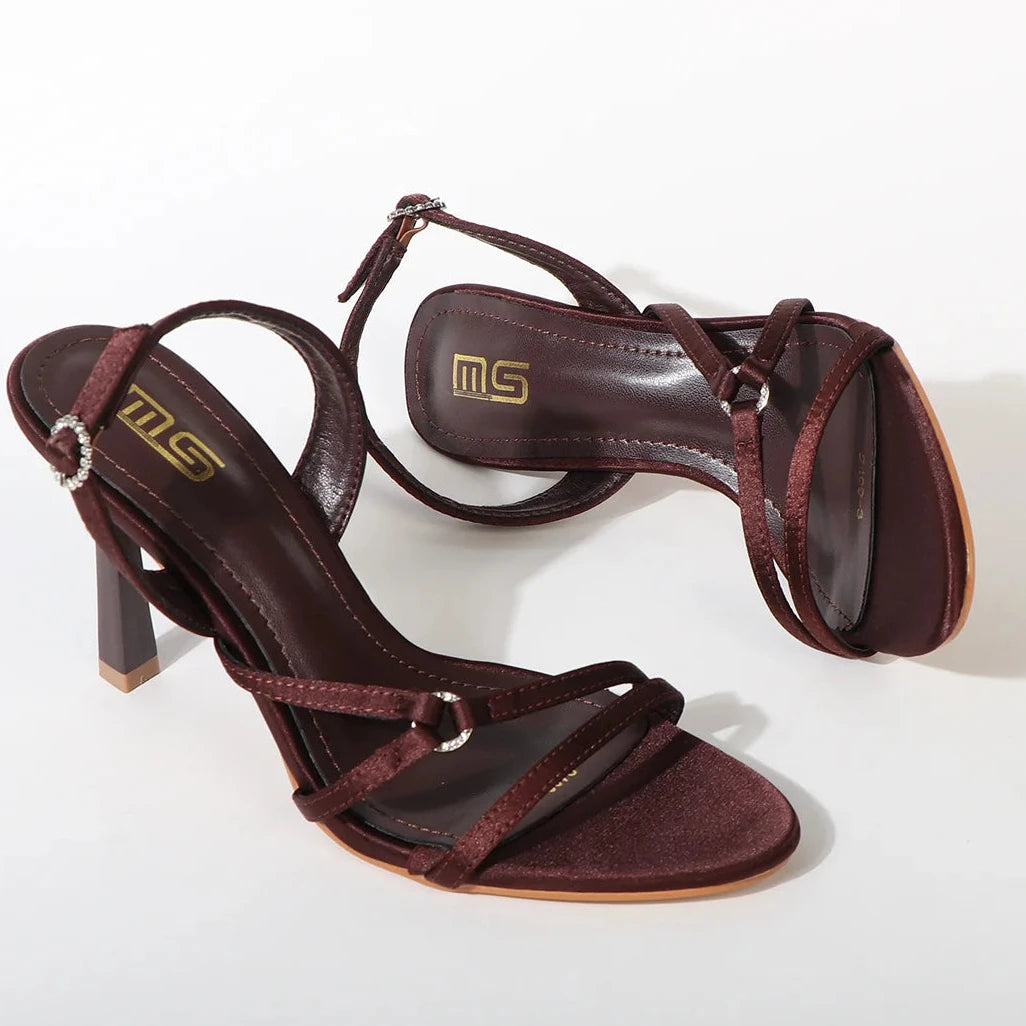 Sandalias Elegantes de Tacón con Tiras Finas y Hebilla | Alurea