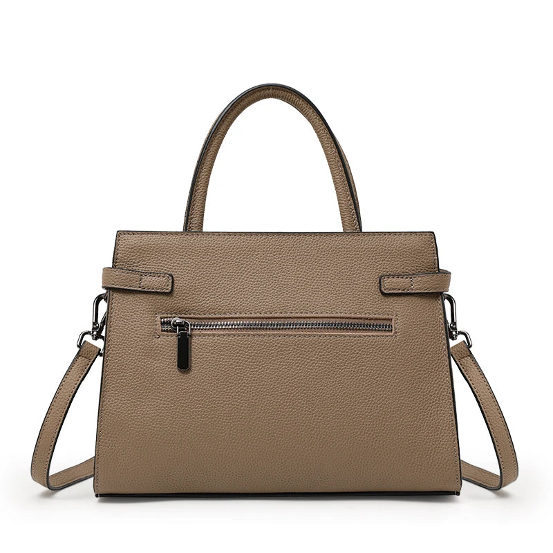 Bolso de Mano Estructurado con Detalle de Cinturón y Correa Ajustable