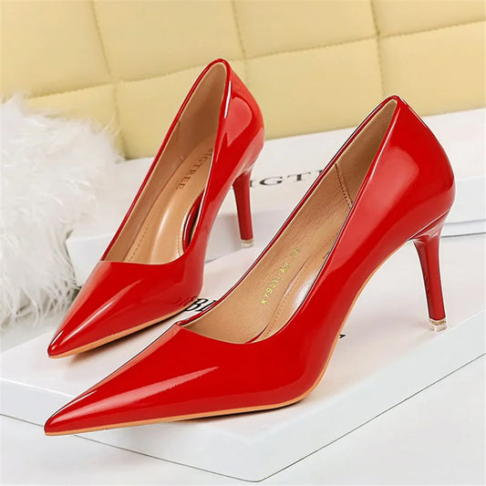 Zapatos de Salón Clásicos de Tacón Alto y Punta Fina — Alurea