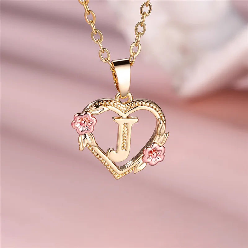 Collar Inicial Corazón Floral – Cadena Personalizada de Oro con Detalle de Flores