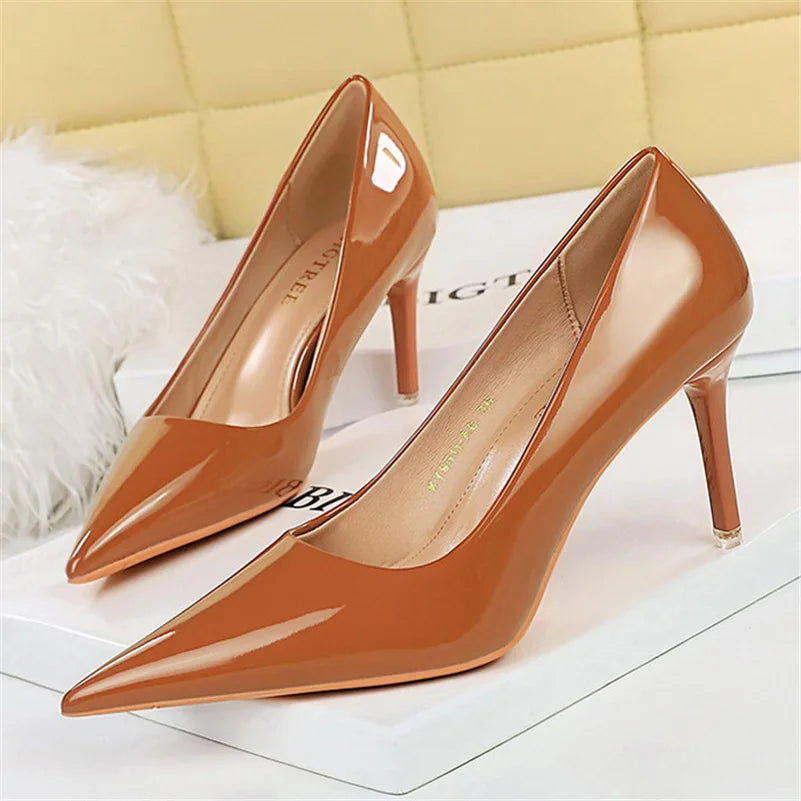 Zapatos de Salón Clásicos de Tacón Alto y Punta Fina — Alurea