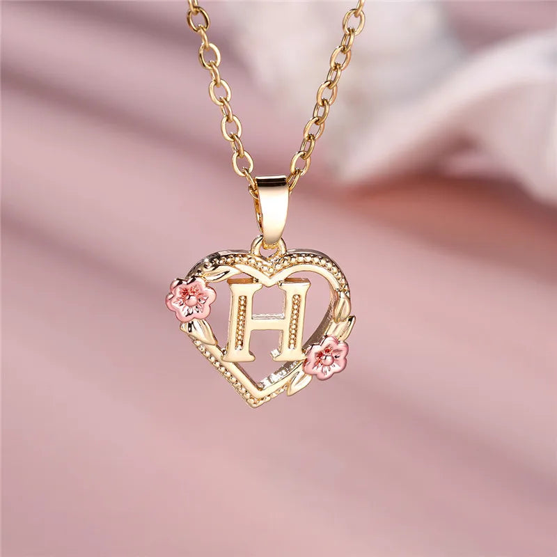 Collar Inicial Corazón Floral – Cadena Personalizada de Oro con Detalle de Flores