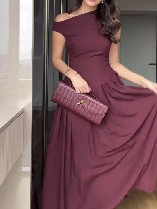Vestido Largo Elegante de Escote Asimétrico con Falda de Tablones / Plisada