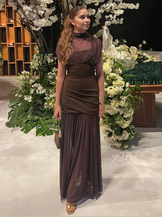 Sofisticación y sensualidad sutil en un diseño envolvente con transparencias que define tu figura.