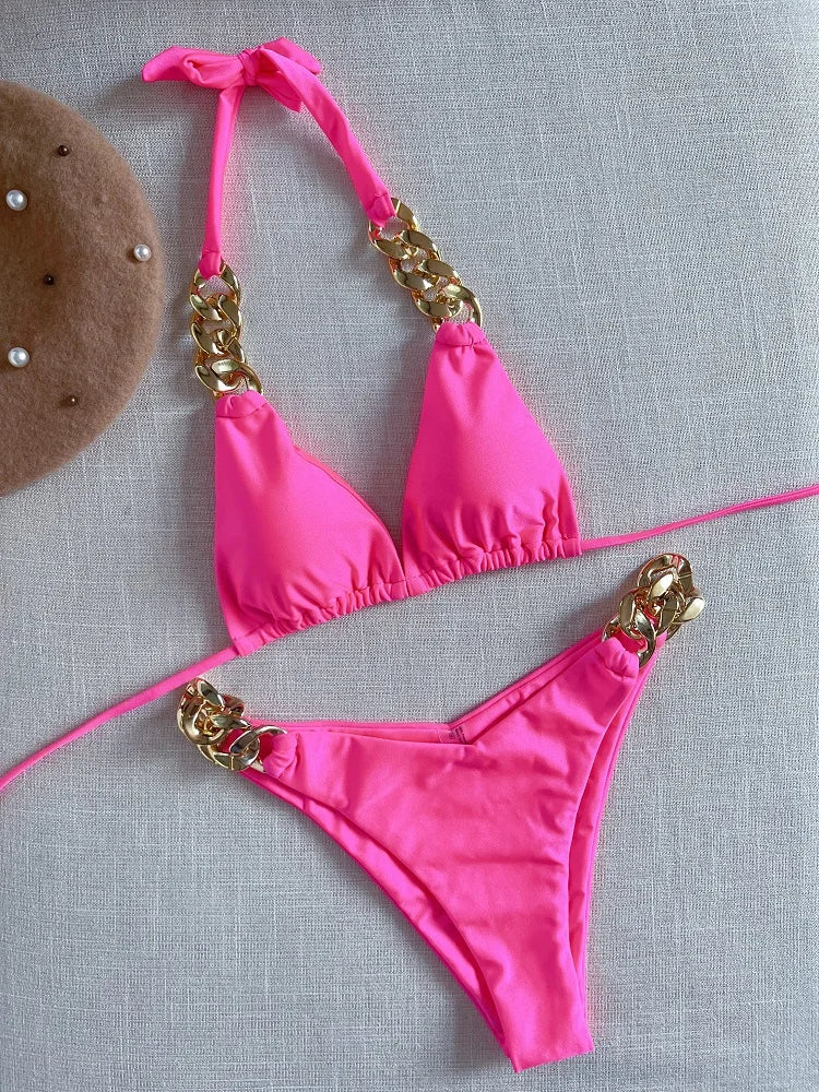 Bikini Negro Elegante con Detalles Dorados