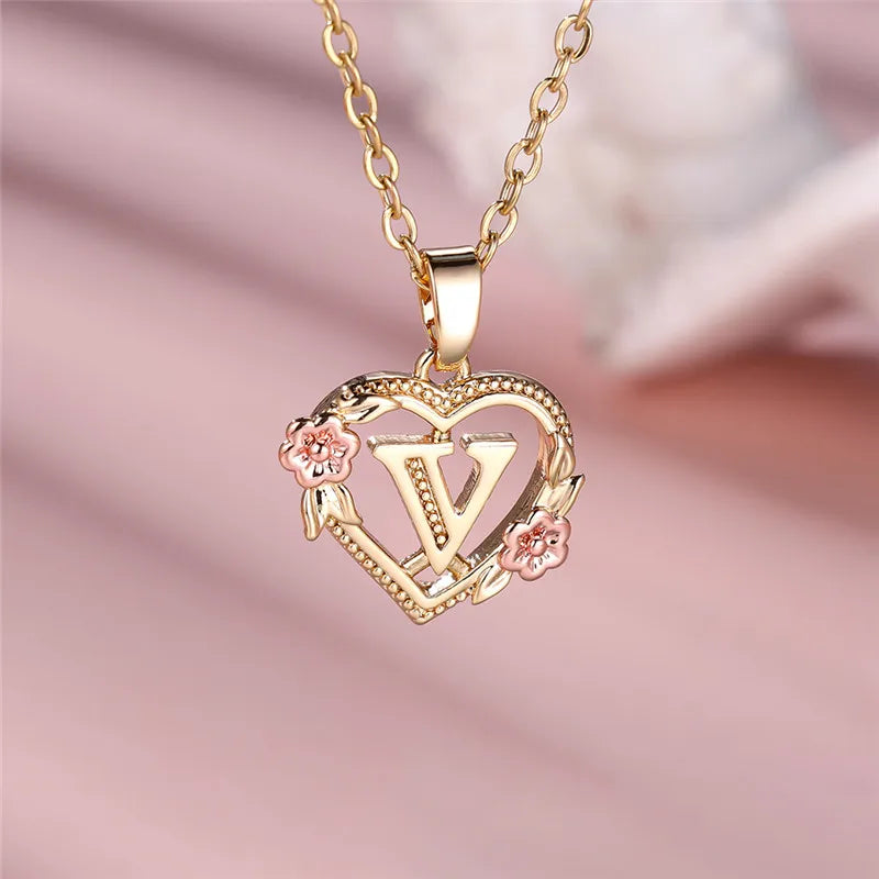 Collar Inicial Corazón Floral – Cadena Personalizada de Oro con Detalle de Flores