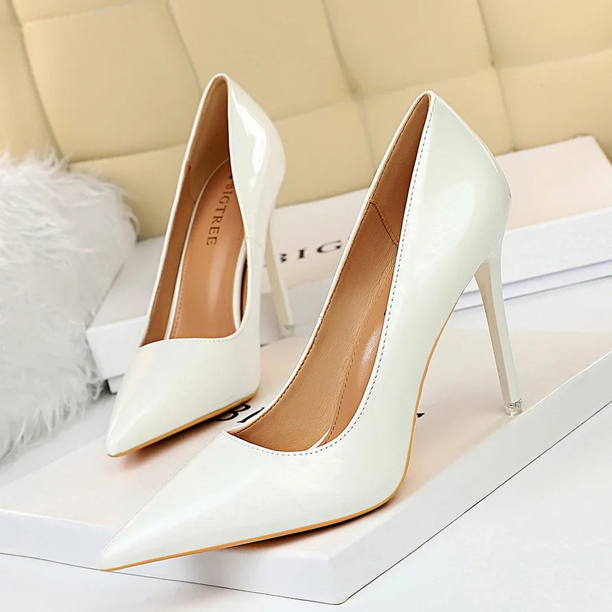Zapatos de Salón Clásicos de Tacón Alto y Punta Fina — Alurea