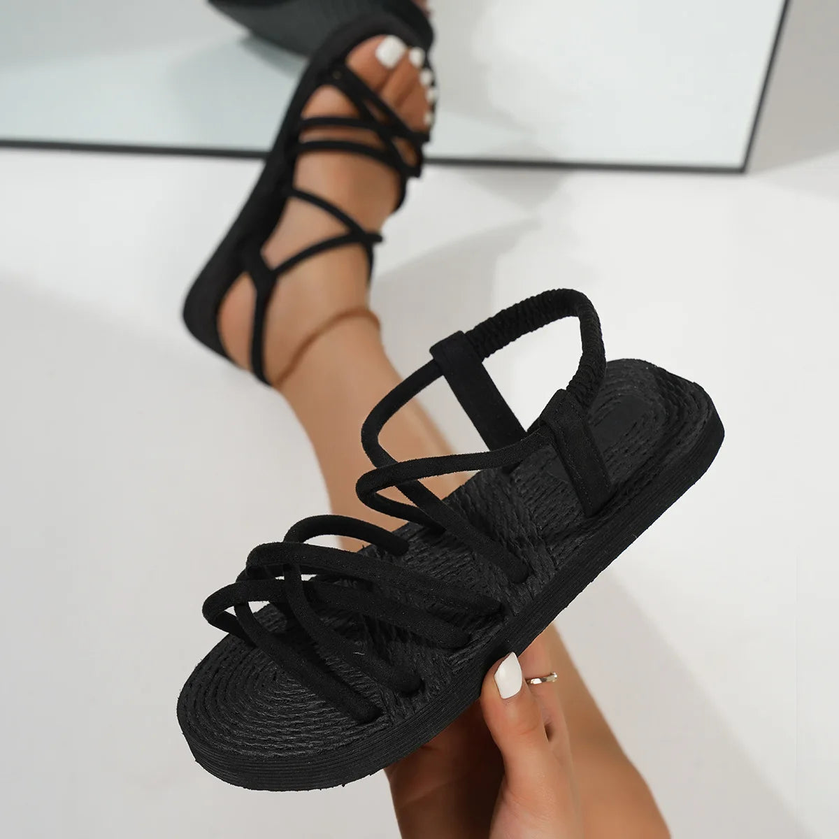 Sandalias Planas de Tiras para Mujer – Estilo y Comodidad
