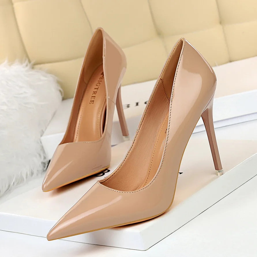 Zapatos de Salón Clásicos de Tacón Alto y Punta Fina — Alurea