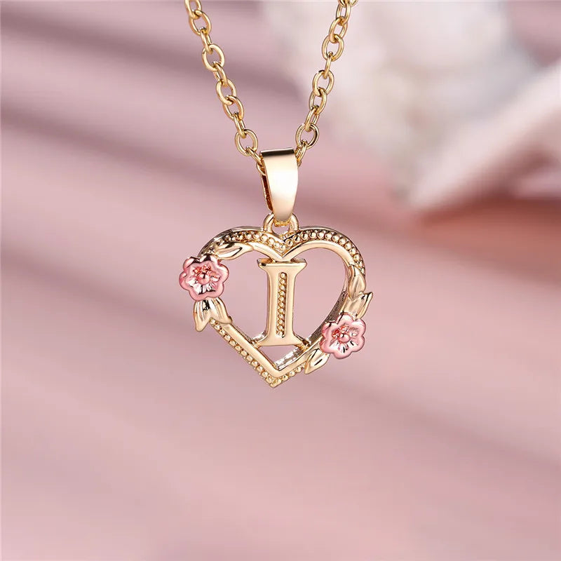 Collar Inicial Corazón Floral – Cadena Personalizada de Oro con Detalle de Flores