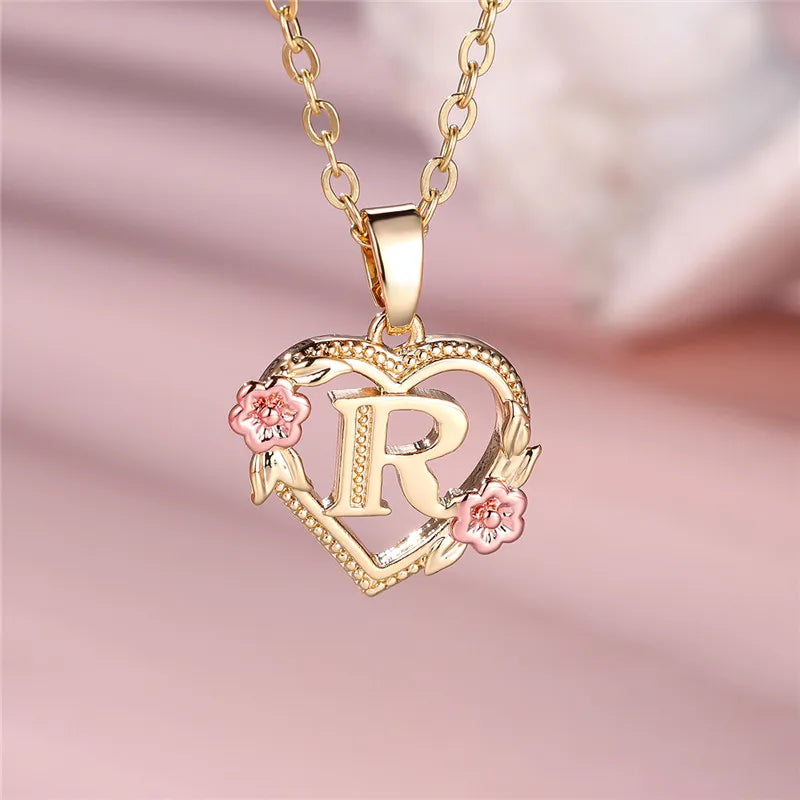 Collar Inicial Corazón Floral – Cadena Personalizada de Oro con Detalle de Flores