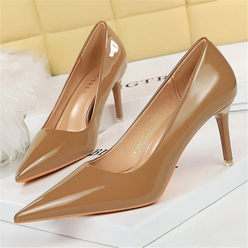 Zapatos de Salón Clásicos de Tacón Alto y Punta Fina — Alurea