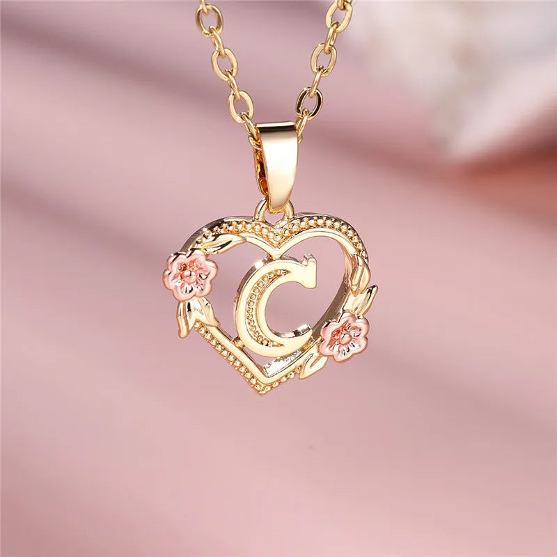 Collar Inicial Corazón Floral – Cadena Personalizada de Oro con Detalle de Flores