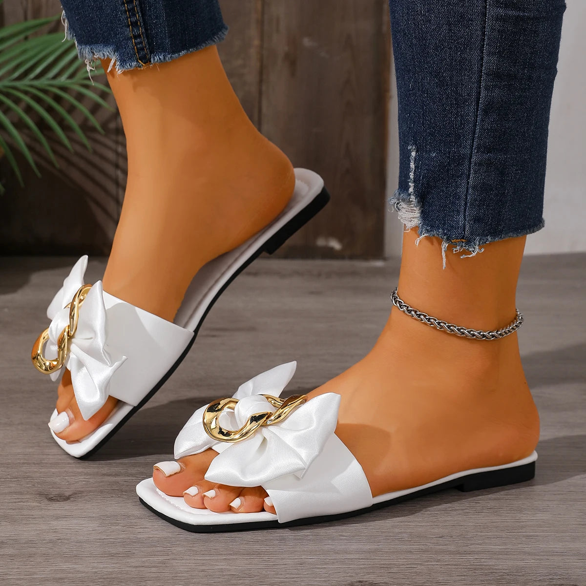 Sandalias Planas Elegance con Lazo y Broche Dorado