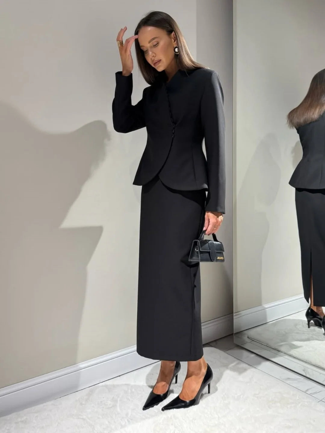 Conjunto Elegante de Dos Piezas con Chaqueta Peplum y Falda Midi | Alurea