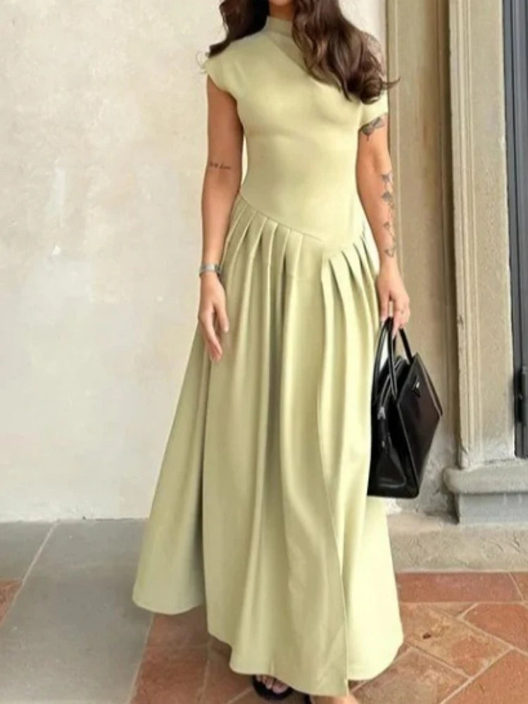 Vestido Largo Elegante de Escote Asimétrico con Falda de Tablones / Plisada