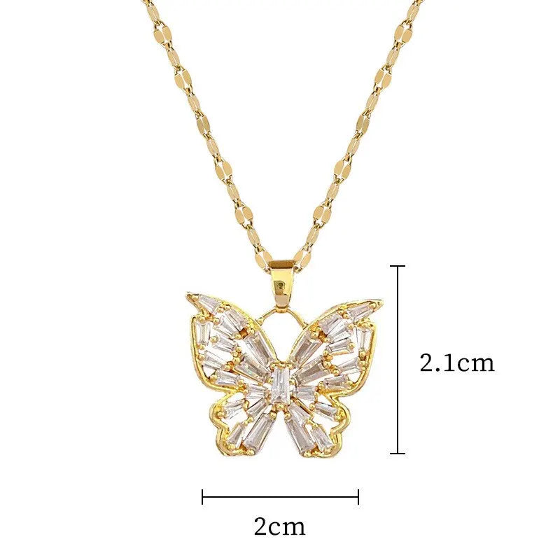 Collar Mariposa de Cristal Brillante – Cadena Dorada con Dije de Zirconias