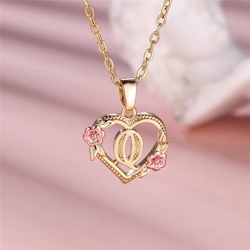 Collar Inicial Corazón Floral – Cadena Personalizada de Oro con Detalle de Flores