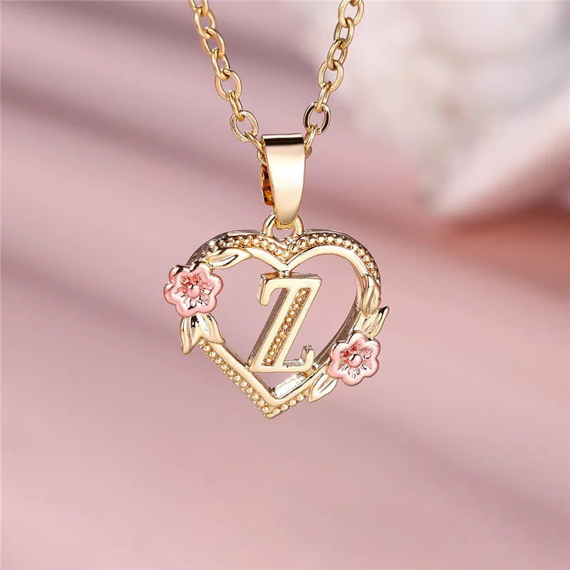 Collar Inicial Corazón Floral – Cadena Personalizada de Oro con Detalle de Flores