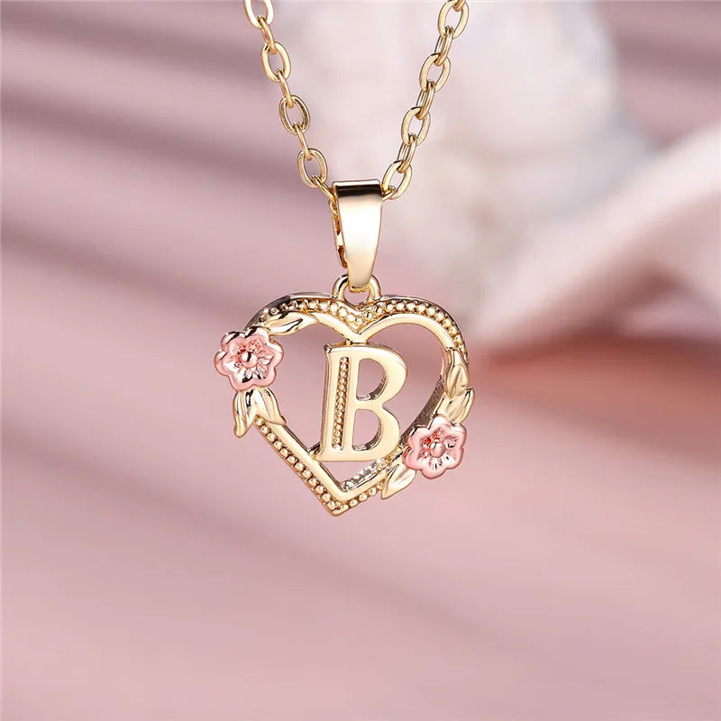 Collar Inicial Corazón Floral – Cadena Personalizada de Oro con Detalle de Flores