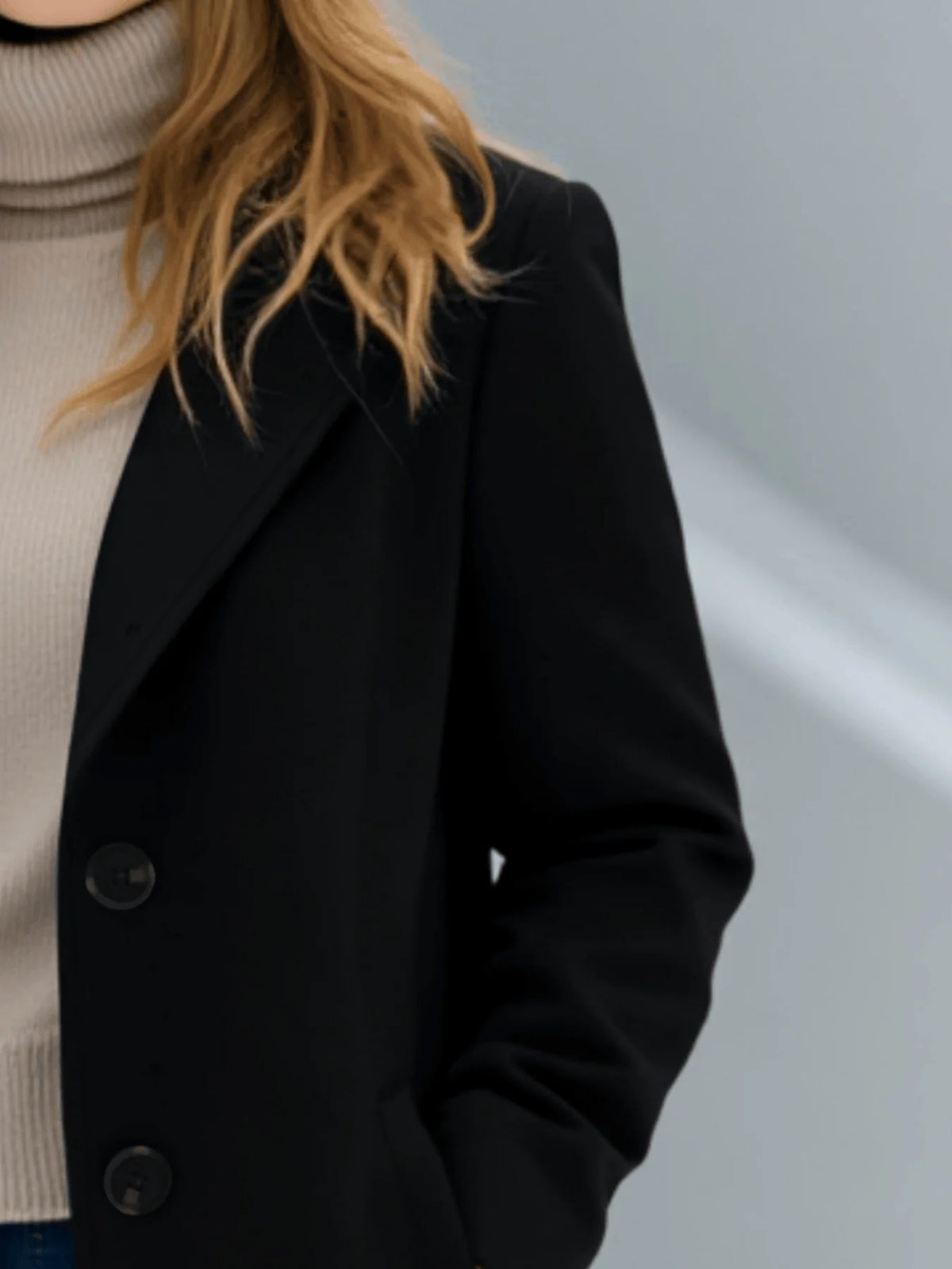 Abrigo Elegante de Corte Clásico con Botones