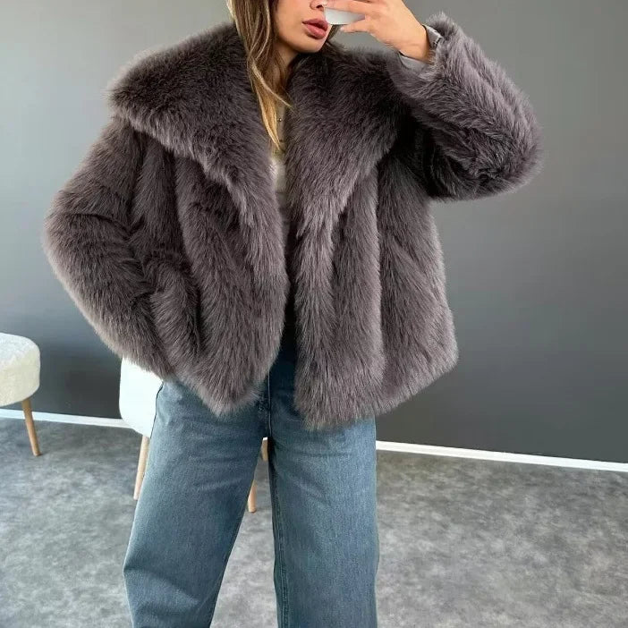 Chaqueta Corta de Pelo Sintético con Solapa Ancha