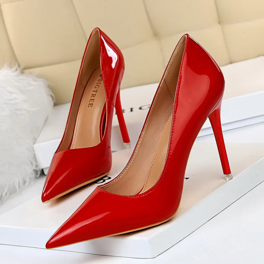Zapatos de Salón Clásicos de Tacón Alto y Punta Fina — Alurea