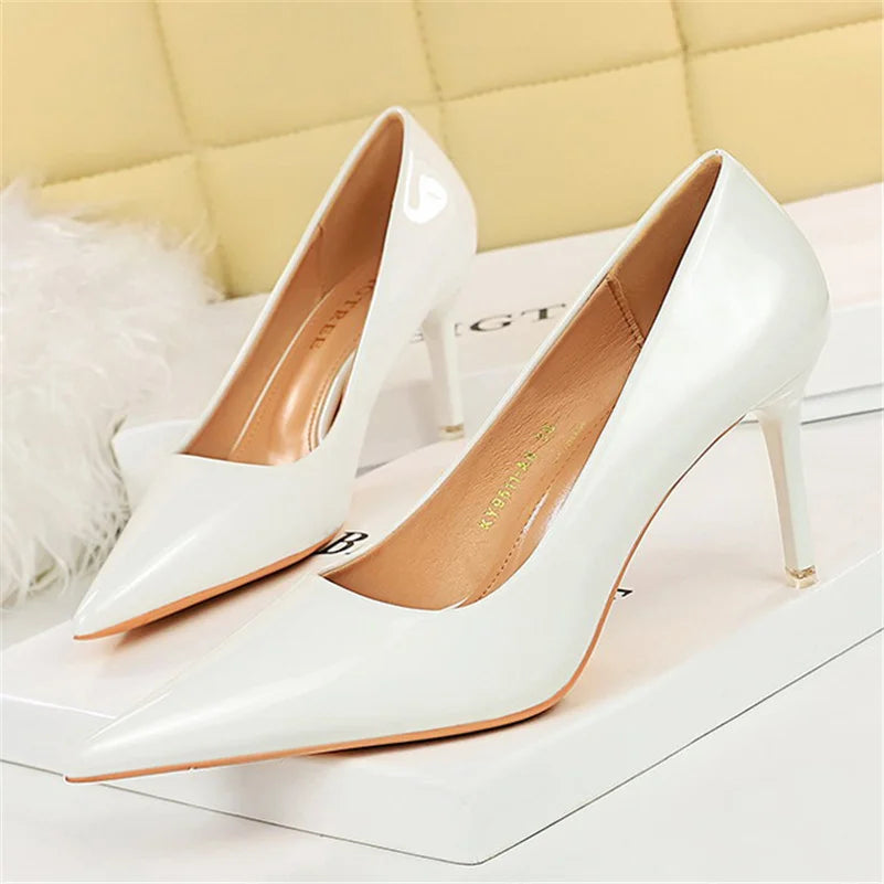 Zapatos de Salón Clásicos de Tacón Alto y Punta Fina — Alurea
