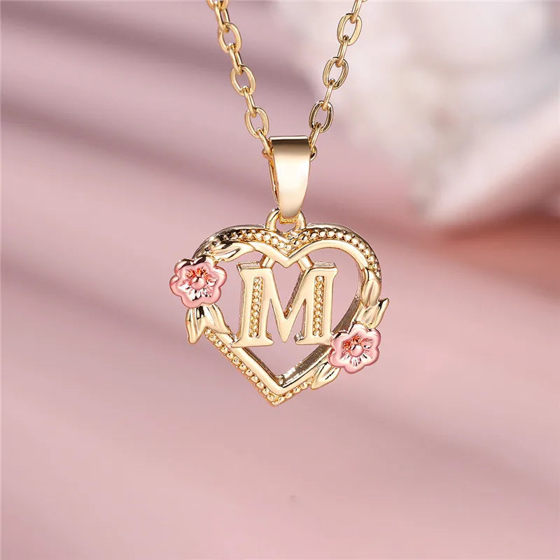 Collar Inicial Corazón Floral – Cadena Personalizada de Oro con Detalle de Flores