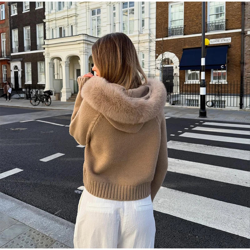Cárdigan Premium de Punto con Cremallera y Capucha de Pelo Sintético Lujoso - Beige