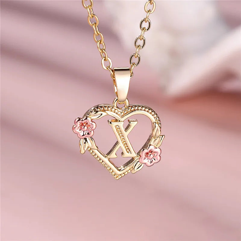 Collar Inicial Corazón Floral – Cadena Personalizada de Oro con Detalle de Flores