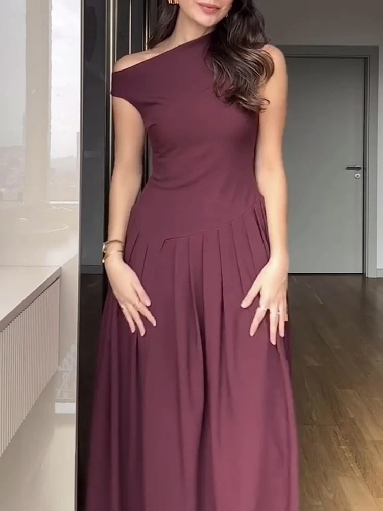 Vestido Largo Elegante de Escote Asimétrico con Falda de Tablones / Plisada