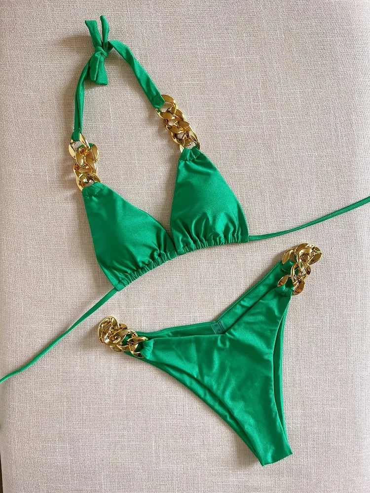 Bikini Negro Elegante con Detalles Dorados