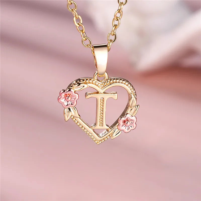 Collar Inicial Corazón Floral – Cadena Personalizada de Oro con Detalle de Flores