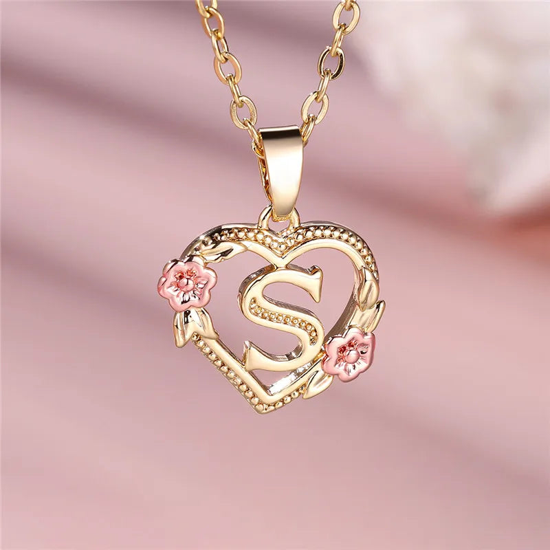 Collar Inicial Corazón Floral – Cadena Personalizada de Oro con Detalle de Flores