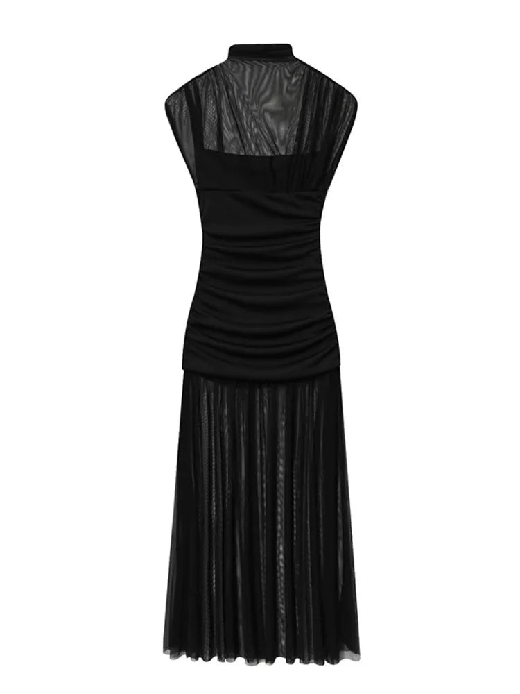 Sofisticación y sensualidad sutil en un diseño envolvente con transparencias que define tu figura.