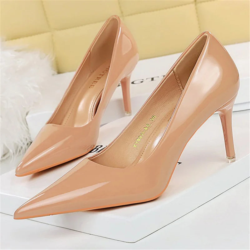 Zapatos de Salón Clásicos de Tacón Alto y Punta Fina — Alurea