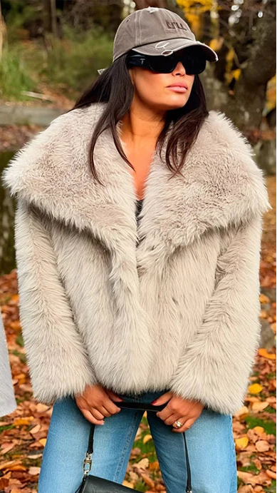 Chaqueta Corta de Pelo Sintético con Solapa Elegante - Alurea